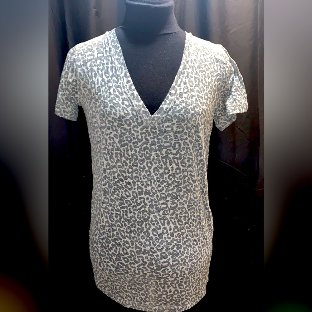 VS PINK slub cheetah print v-neck tee